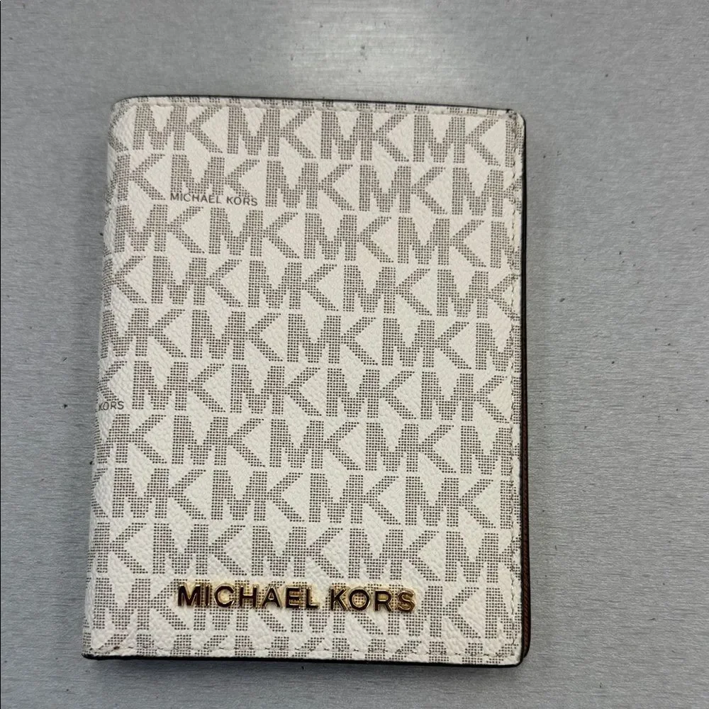 Michael Kors Travel Case Wallet